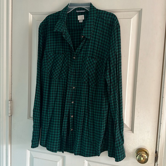 green and black flannel - Picture 1 of 4